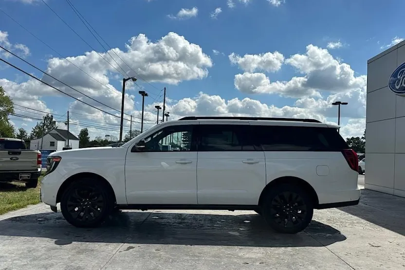 2025 Ford Expedition MAX Platinum photo 1
