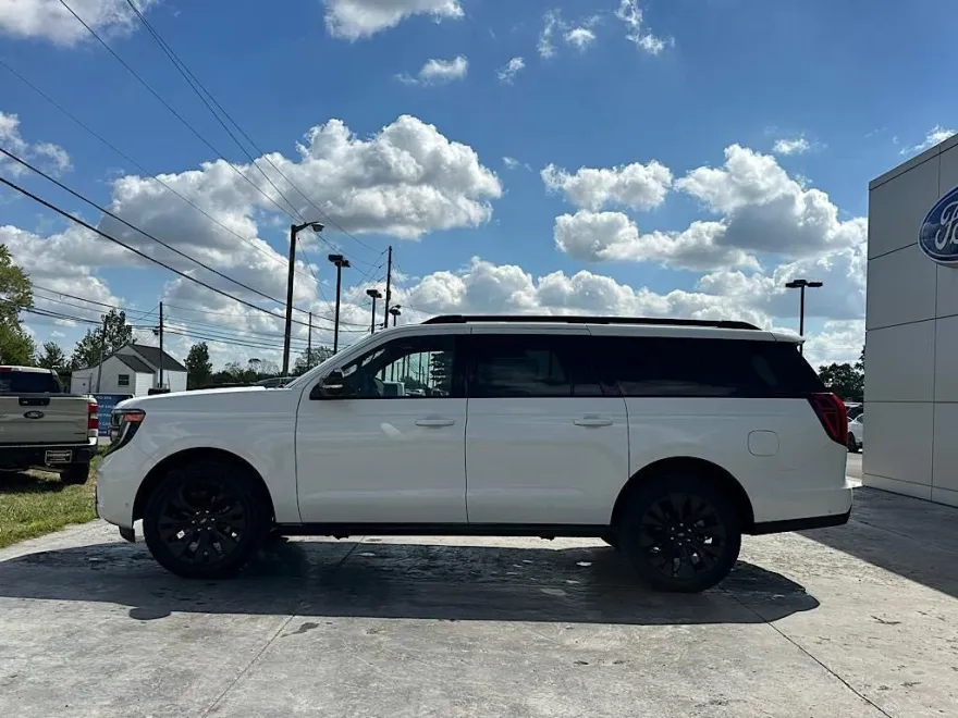 2025 Ford Expedition MAX Platinum photo 1