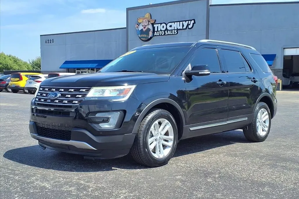 2017 Ford Explorer XLT photo 1