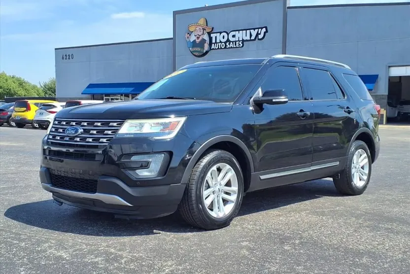 2017 Ford Explorer XLT photo 1