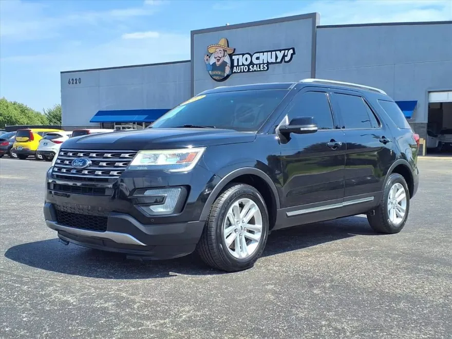 2017 Ford Explorer XLT photo 1