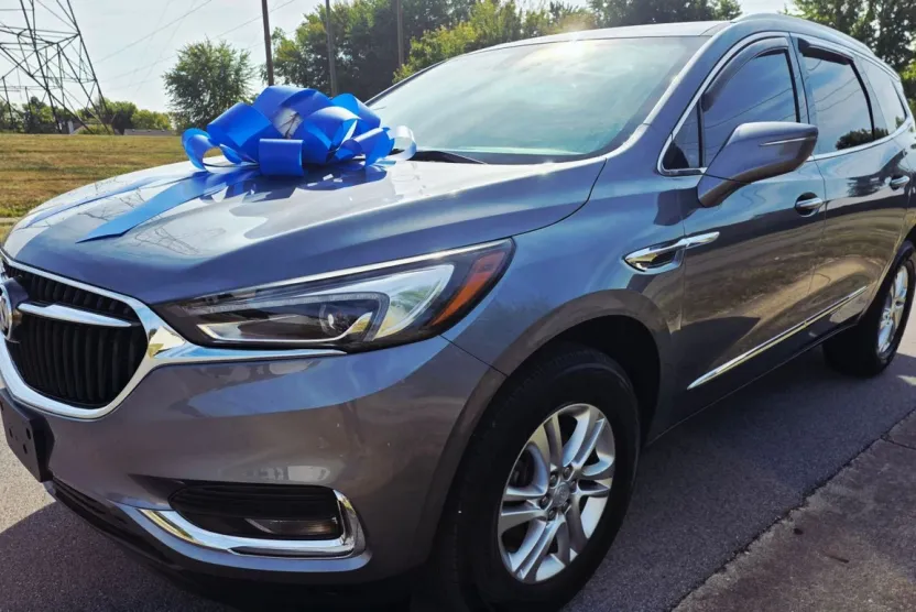 2018 Buick Enclave Essence Sport photo 1