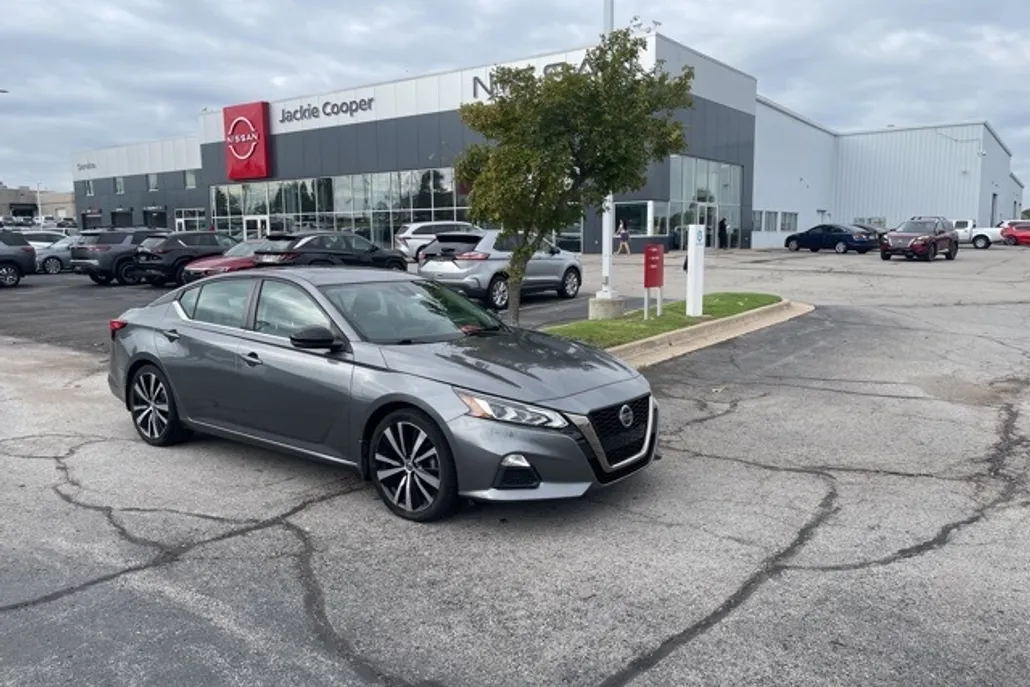 2020 Nissan Altima 2.5 SR photo 1