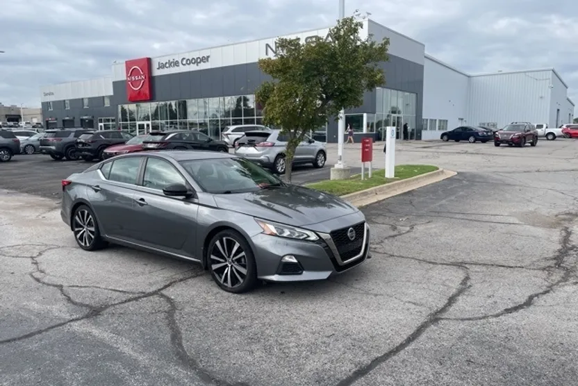 2020 Nissan Altima 2.5 SR photo 1
