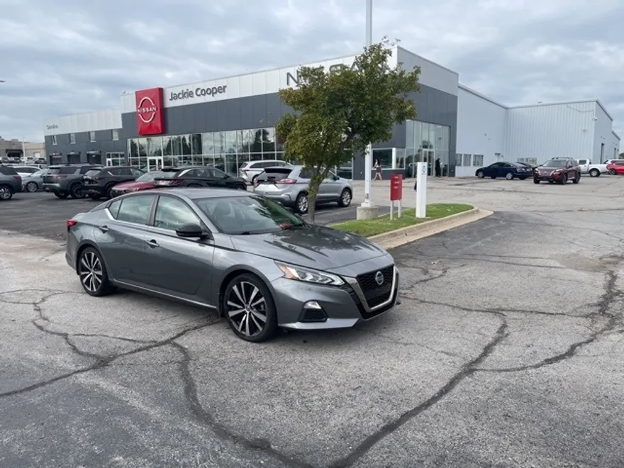 2020 Nissan Altima 2.5 SR photo 1