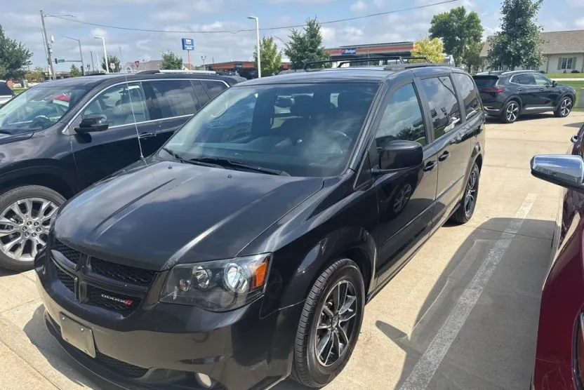 2017 Dodge Grand Caravan GT photo 1