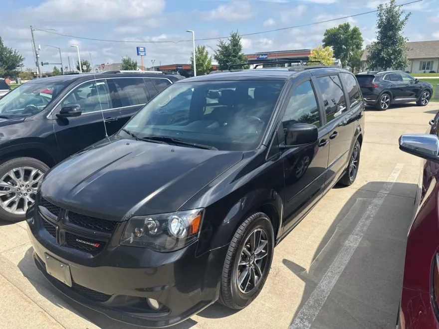 2017 Dodge Grand Caravan GT photo 1