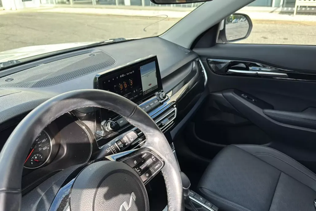 2023 Kia Seltos EX photo 1