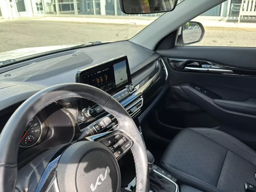 2023 Kia Seltos EX photo 1
