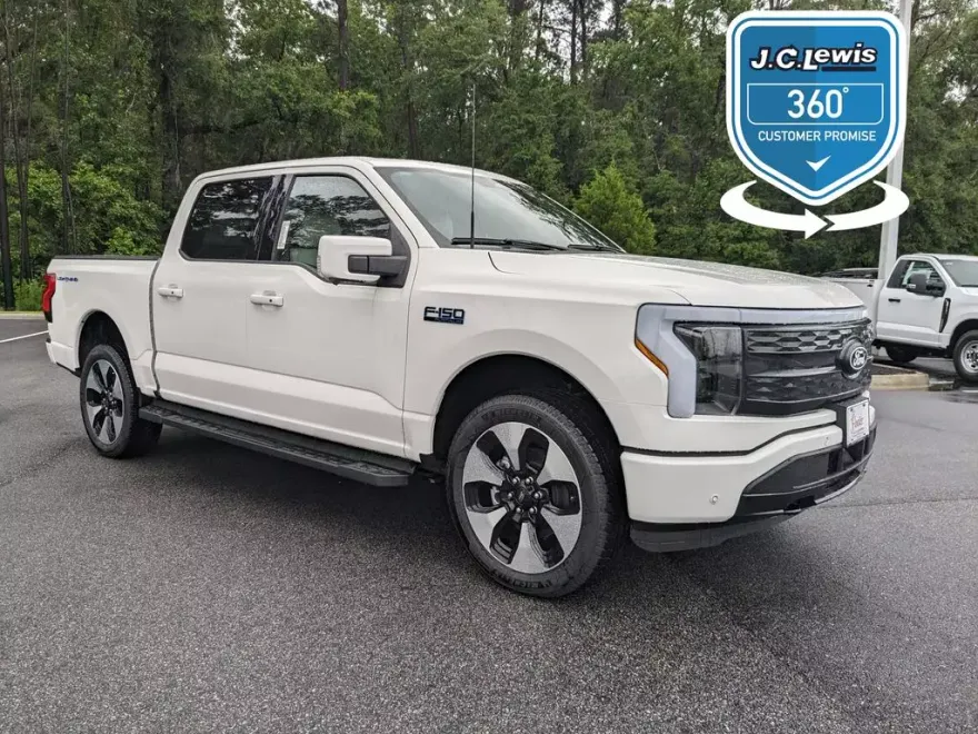 2025 Ford F-150 Lightning Platinum photo 1