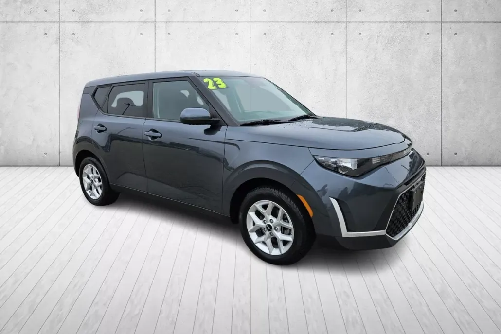 2023 Kia Soul LX photo 1