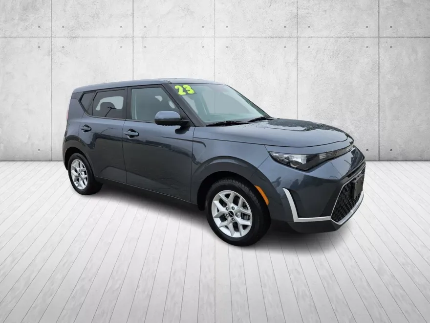 2023 Kia Soul LX photo 1
