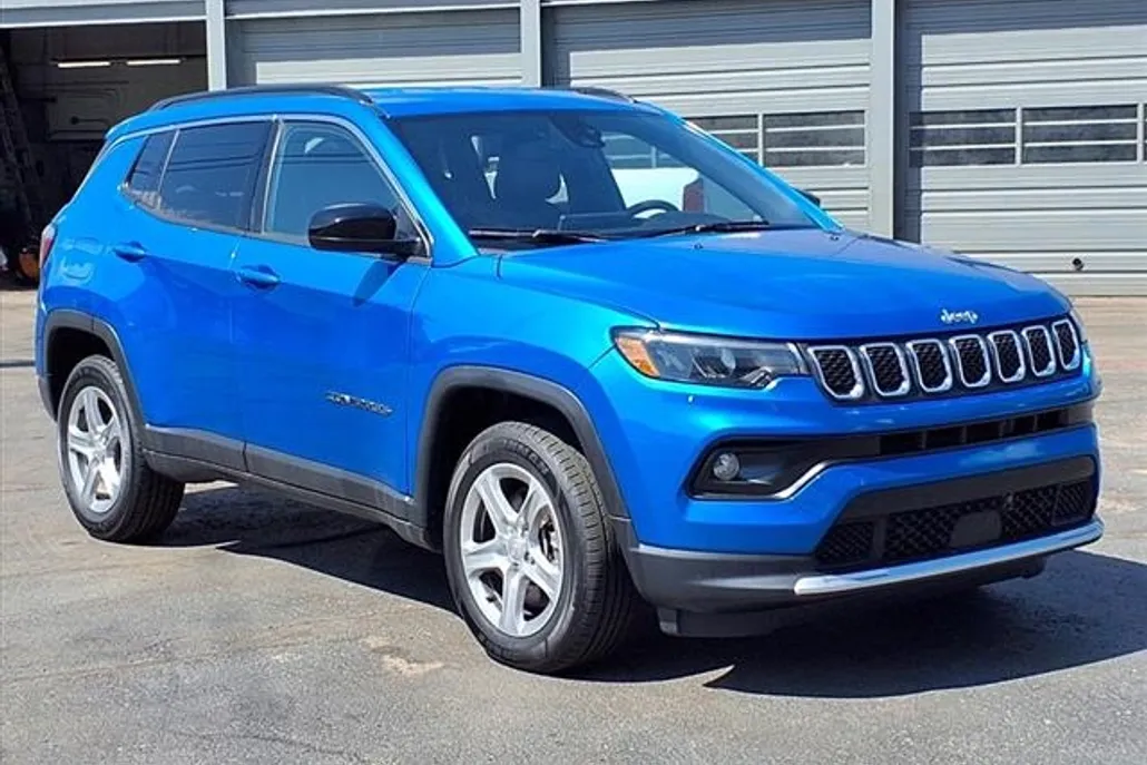 2024 Jeep Compass Latitude photo 1
