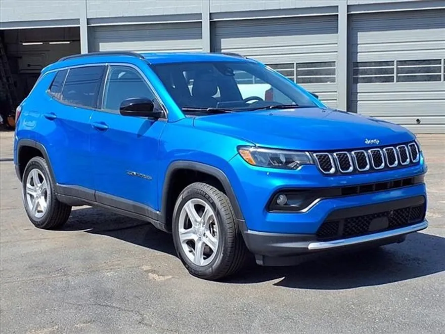2024 Jeep Compass Latitude photo 1