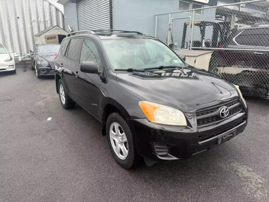 2010 Toyota RAV4 Base photo 1