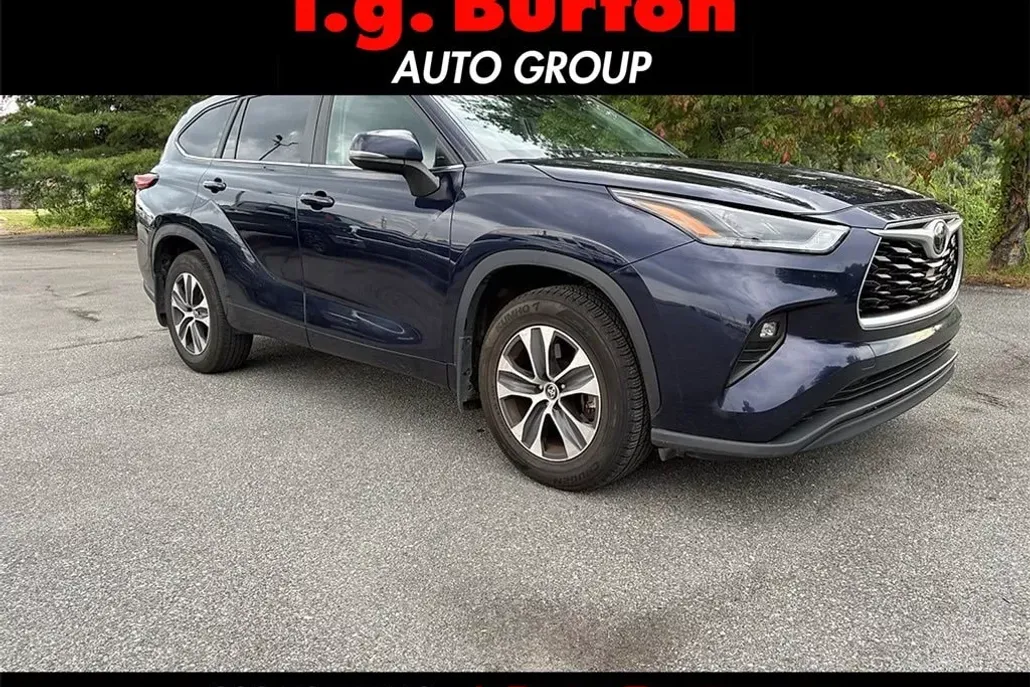 2023 Toyota Highlander XLE photo 1