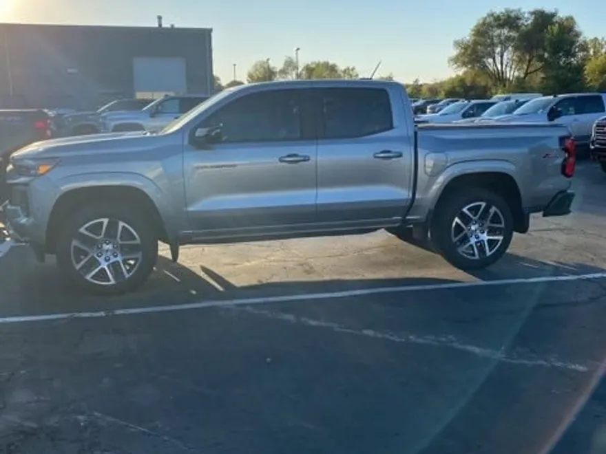 2024 Chevrolet Colorado Z71 photo 1
