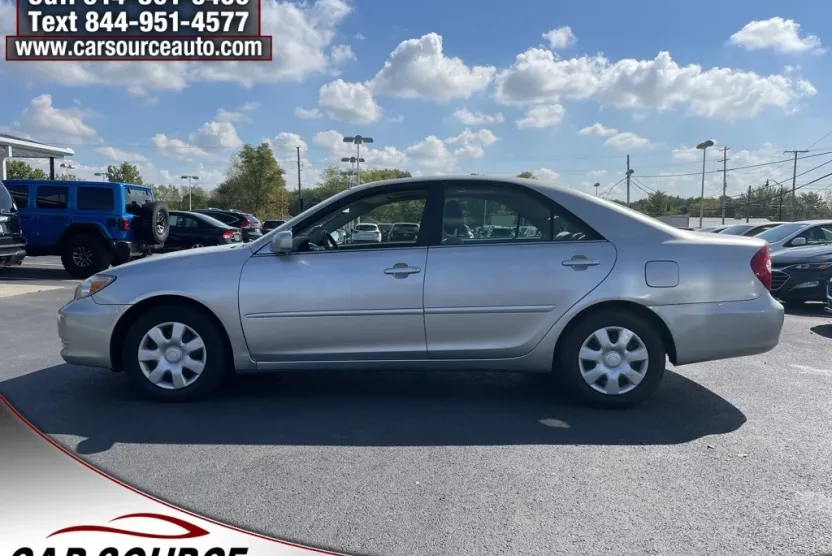 2004 Toyota Camry LE photo 1