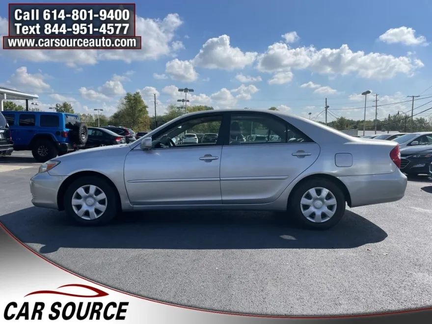 2004 Toyota Camry LE photo 1
