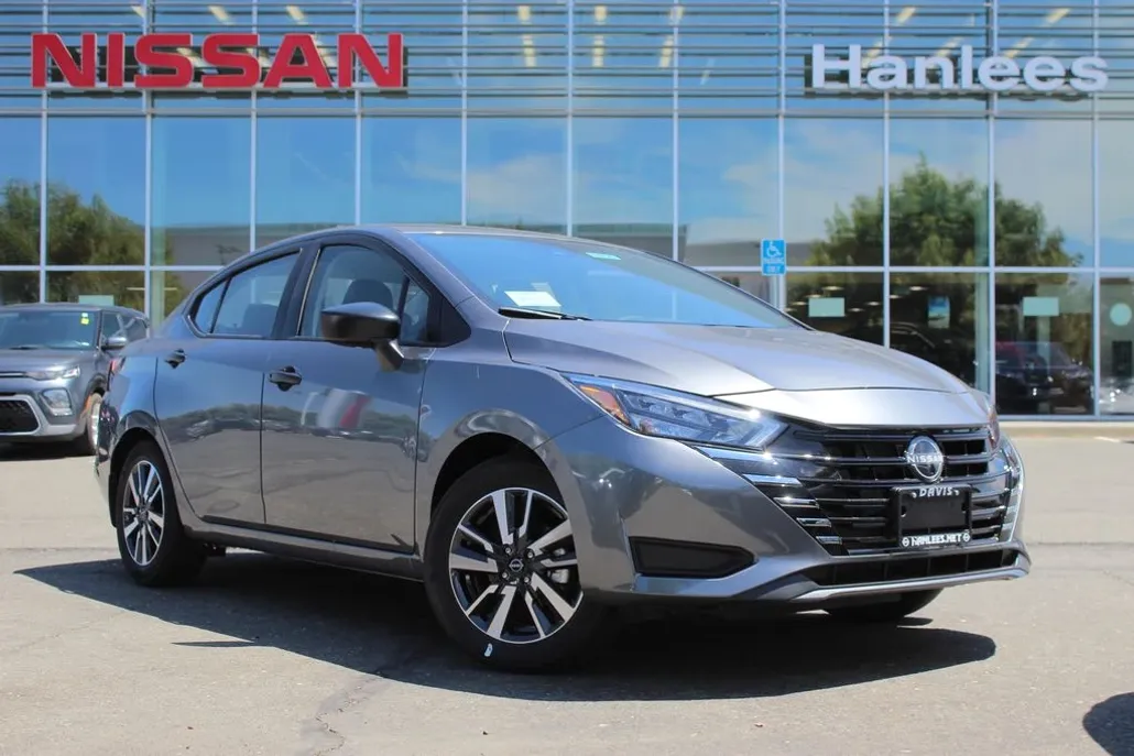2025 Nissan Versa 1.6 S photo 1
