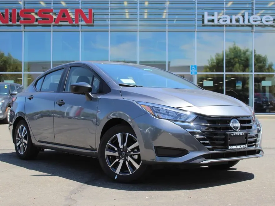 2025 Nissan Versa 1.6 S photo 1