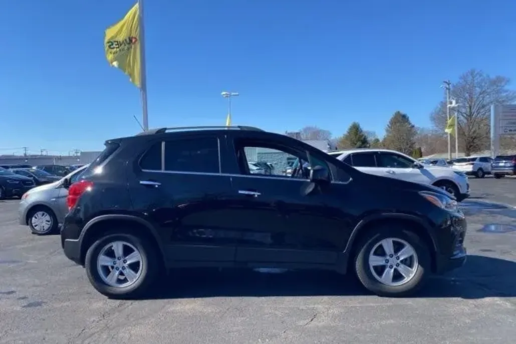 2020 Chevrolet Trax LT photo 1