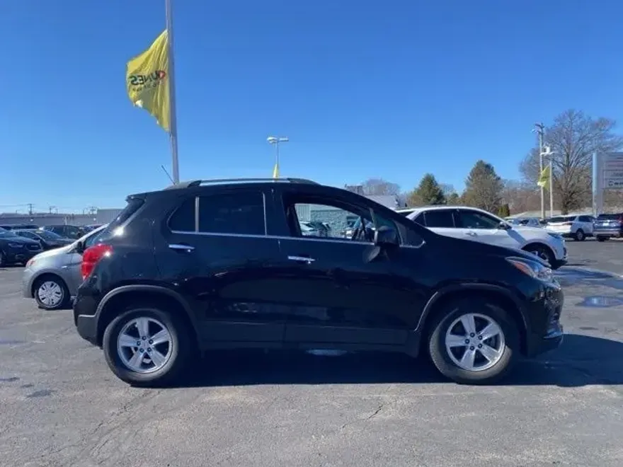 2020 Chevrolet Trax LT photo 1