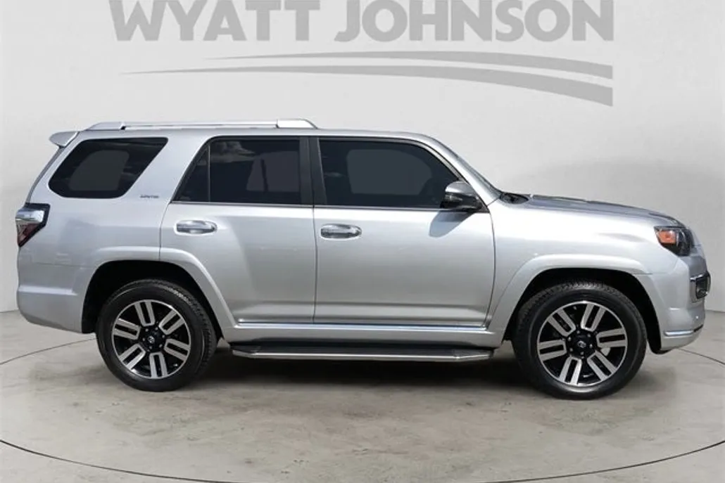 2016 Toyota 4Runner Limited photo 1