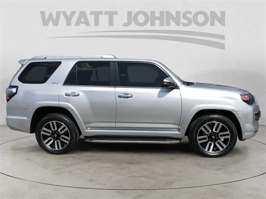 2016 Toyota 4Runner Limited photo 1