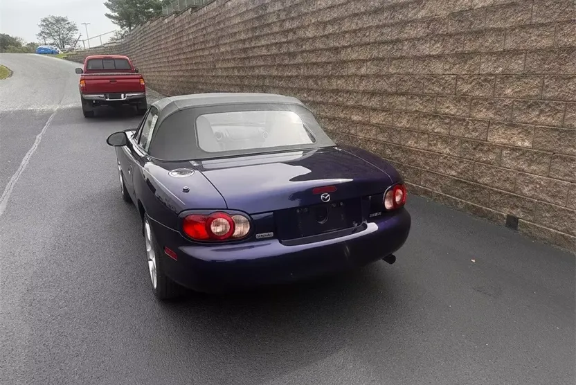 2003 Mazda MX-5 Miata Miata Base photo 1