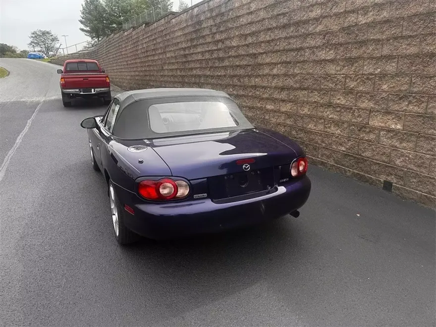 2003 Mazda MX-5 Miata Miata Base photo 1