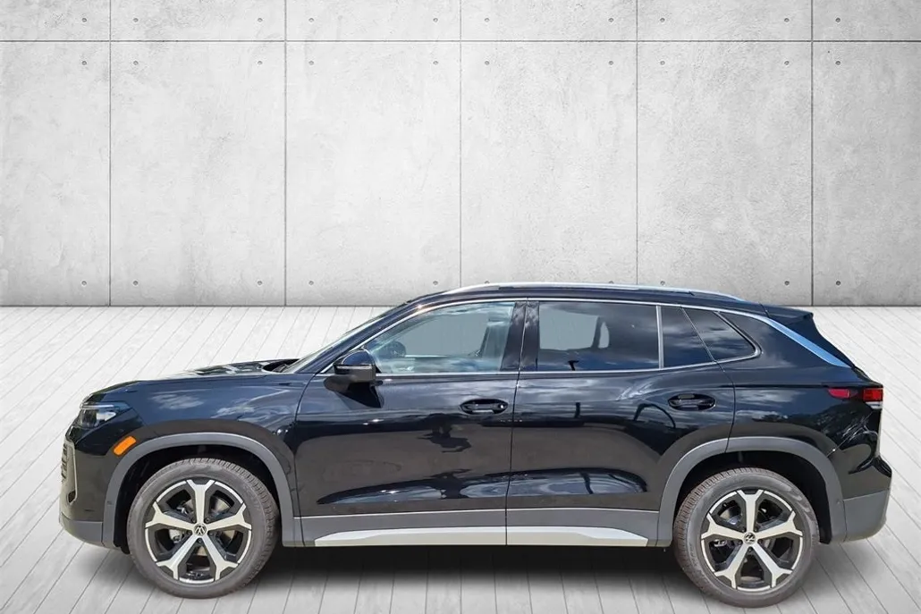 2025 Volkswagen Tiguan SE photo 1
