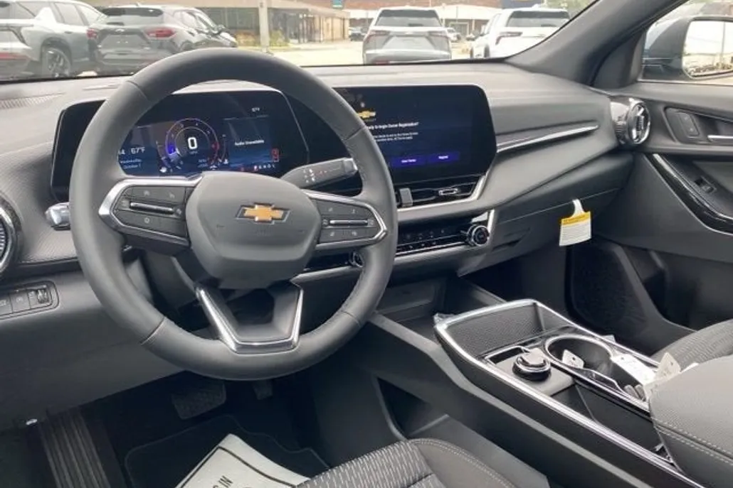2026 Chevrolet Equinox LT photo 1