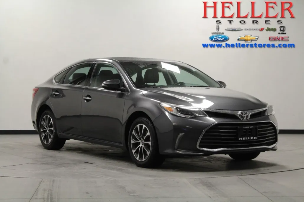 2018 Toyota Avalon Limited photo 1