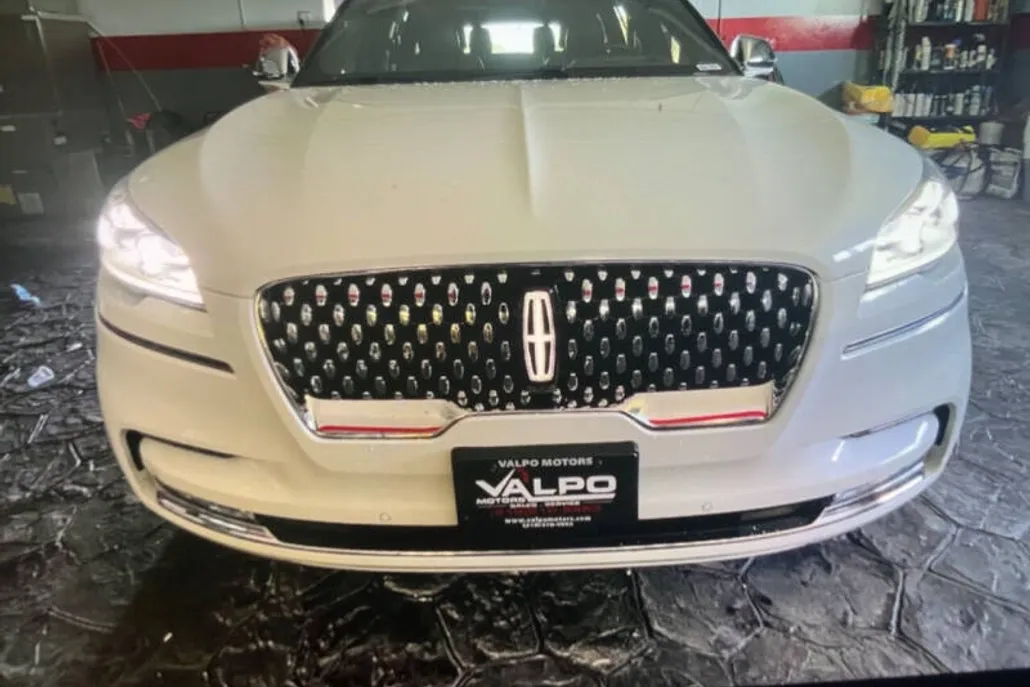 2022 Lincoln Aviator Black Label photo 1