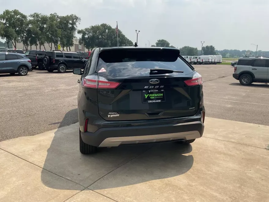 2022 Ford Edge SEL photo 1