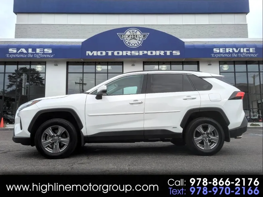 2024 Toyota RAV4 Hybrid XLE photo 1