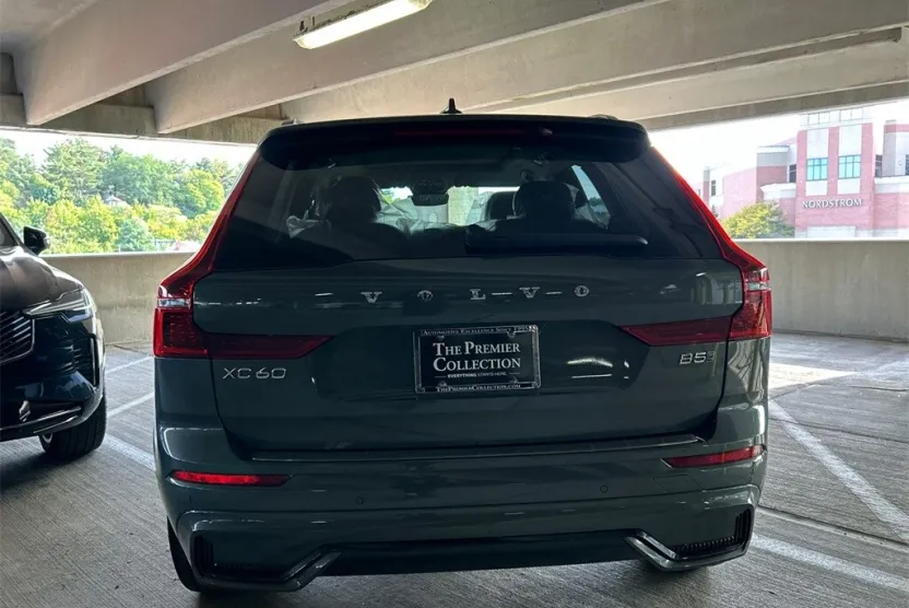 2026 Volvo XC60 B5 Plus photo 1