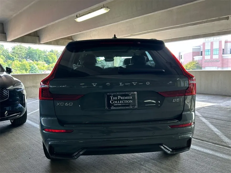 2026 Volvo XC60 B5 Plus photo 1