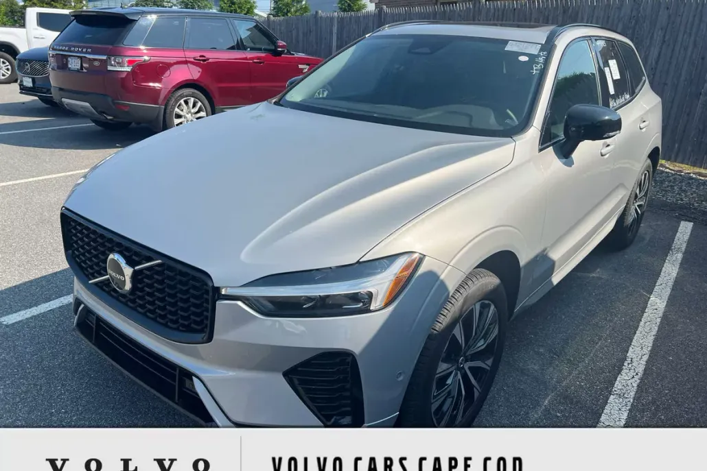 2025 Volvo XC60 B5 Plus photo 1