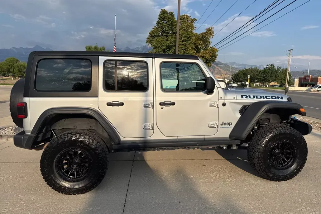 2023 Jeep Wrangler Rubicon 4xe photo 1