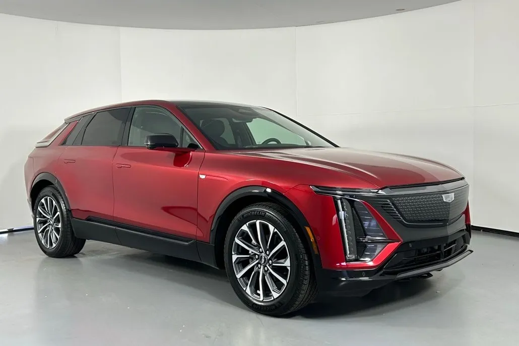 2024 Cadillac Lyriq Sport photo 1
