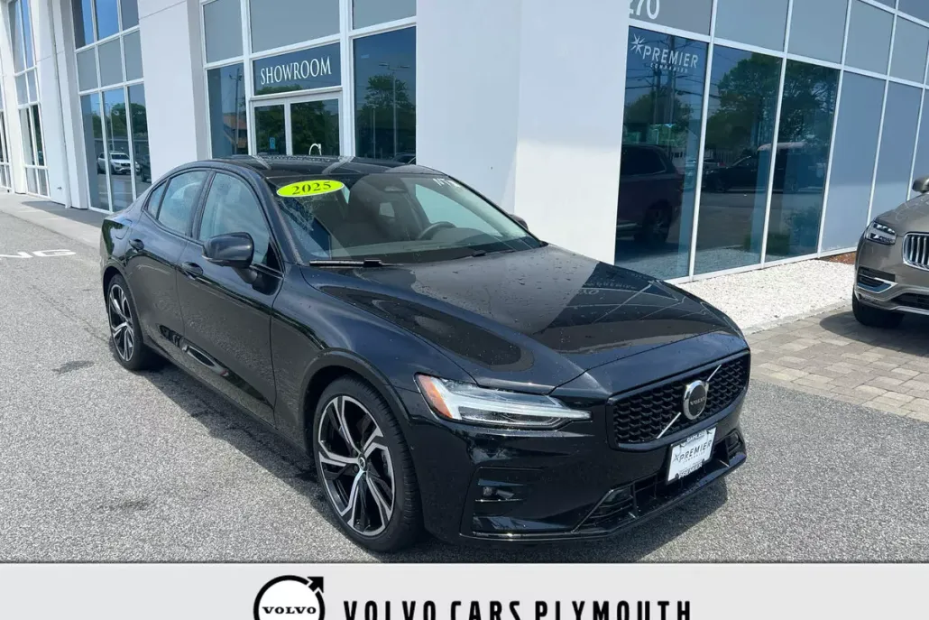 2025 Volvo S60 B5 Plus photo 1