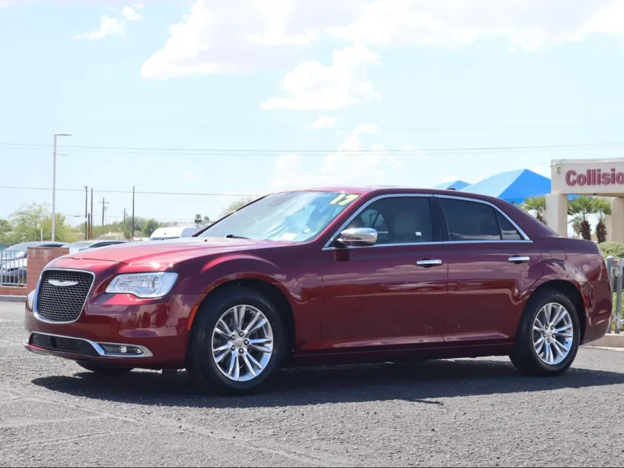 2017 Chrysler 300 C photo 1