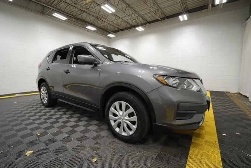 2019 Nissan Rogue S photo 1