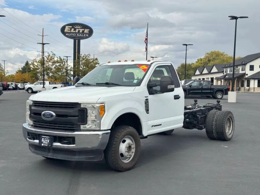 2017 Ford F-350 XL photo 1