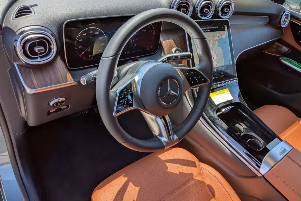 2025 Mercedes Benz GLC 300 4MATIC photo 1