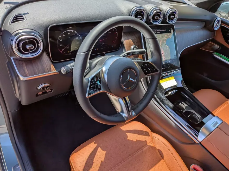 2025 Mercedes Benz GLC 300 4MATIC photo 1