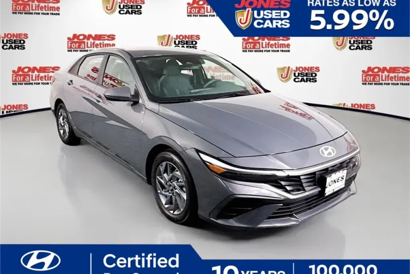 2024 Hyundai Elantra SEL photo 1