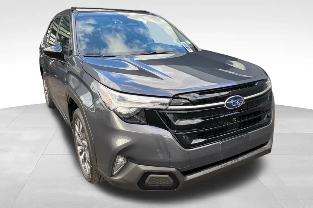 2025 Subaru Forester Touring photo 1